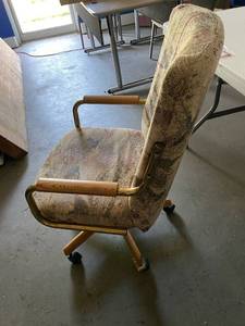 lot 253 image: Used Two kitchen chairs