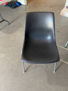 lot 290 image: Black Krueger MCM shell commercial chair Eames Era vintage