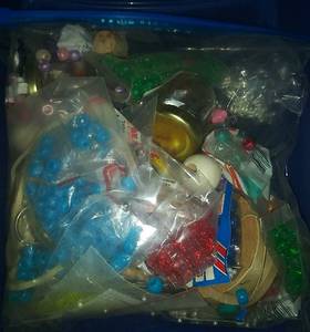 lot 2232 image: Gallon Size Bag Full of Plastic Beads