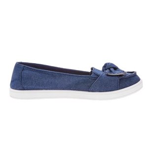 lot 2278 image: Time and Tru Womens Surf Moccasin Bow Sneaker