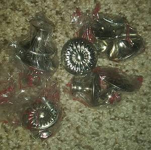 lot 2282 image: 8 DoorDrawer Knobs