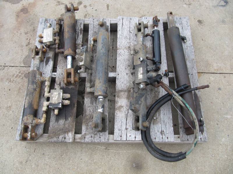 lot 7001 image: WORKING INTEGRATED HYDRAULIC RAMS
