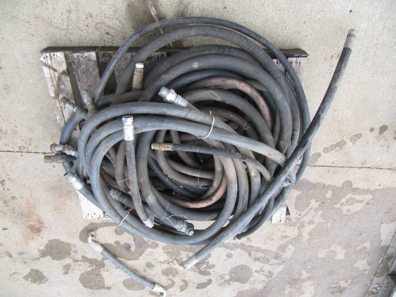 lot 7002 image: VARIOUS HYDRAULIC HOSES