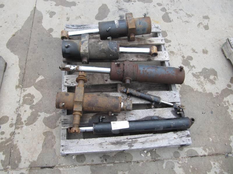 lot 7004 image: HYDRAULIC RAMS 6 COUNT