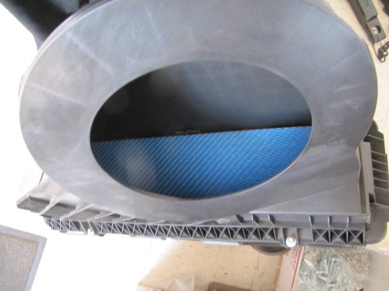 lot 1088 image: This is a new OEM FREIGHTLINER AIR CLEANER ASSEMBLY FOR DETROIT, PART #03-42776-000 DAMAGE Housing