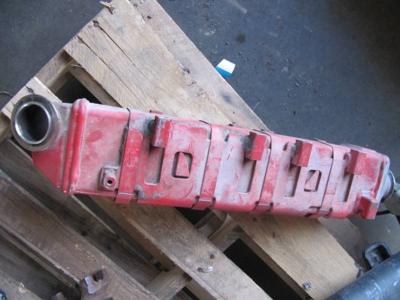 lot 1105 image: ISX CUMMINS oil cooler - TAKE OFF - CONDITION UNKNOWN - Truck was wrecked and parted out