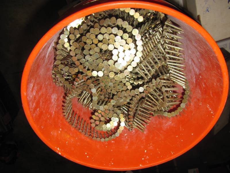 lot 1170 image: NEW 5 Gal. Bucket with Roofing nails