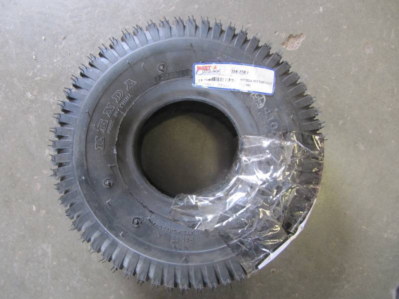 lot 1412 image: NEW WANDA TIRE   3.50 - 4