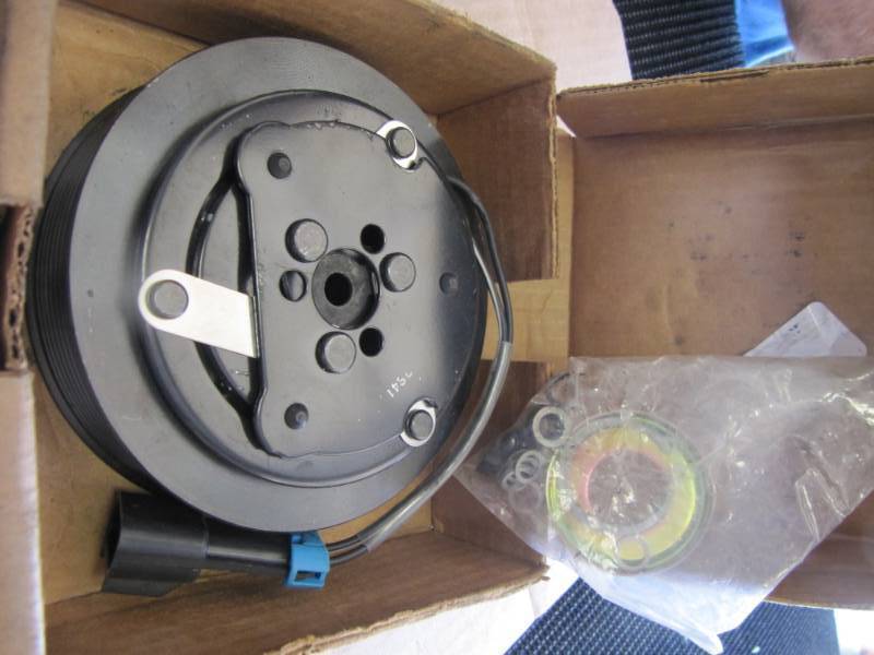 lot 1427 image: 2) AC Compressor Clutch