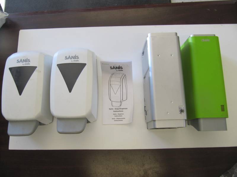 lot 1518 image: 4 Soap Dispensers