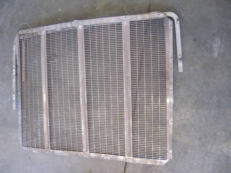 lot 1583 image: 379 PETERBILT GRILLE INSERT ONLY