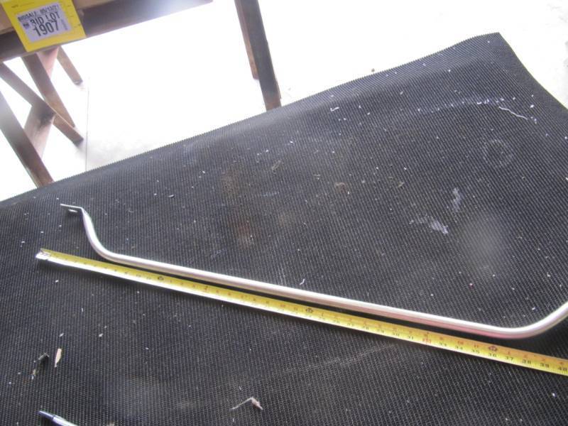 lot 1598 image: Grab HANDLE FOR  TRUCK CAB ., Peterbilt, Kenworth, Freightliner AND MORE