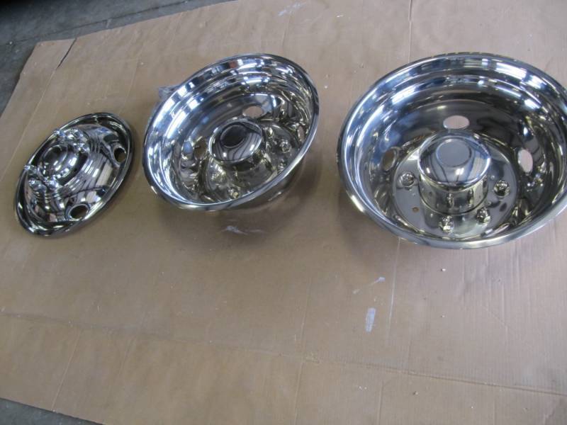 lot 1633 image: Chrome Wheel Inserts 20  for F450-F750