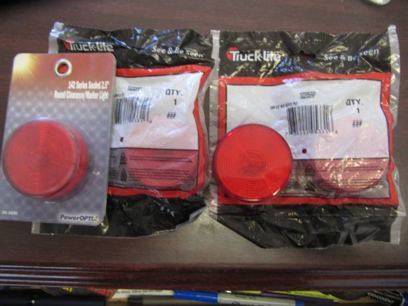 lot 1685 image: 4 NEW sealed 2.5 round clearance marker lights reflective