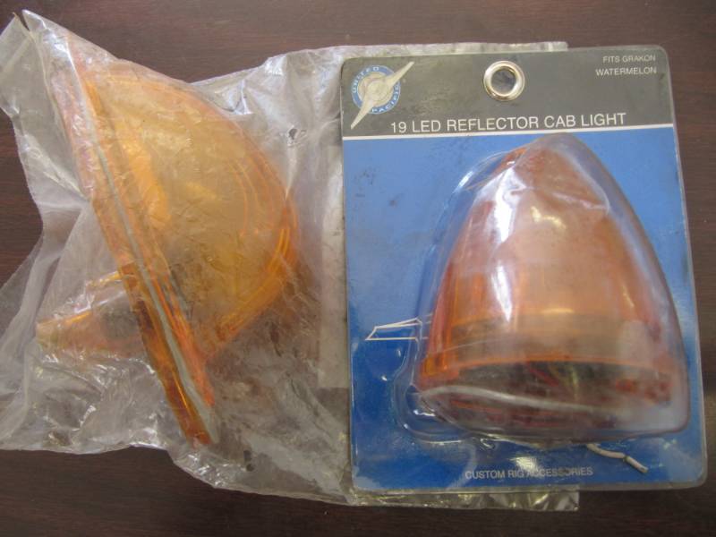 lot 1716 image: (1) 19 LED Reflector & 1 turn light #3599250C92