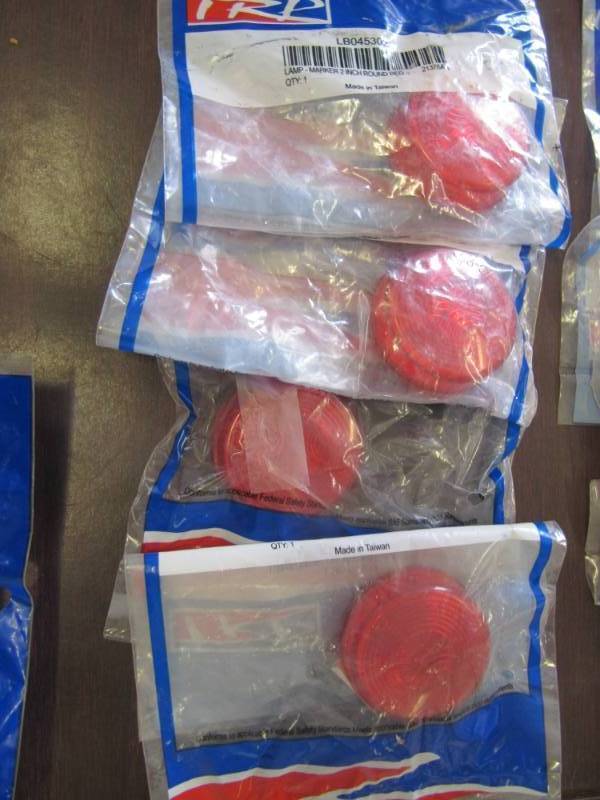 lot 1727 image: 4 NEW Truck Red Side Marker  Clearance Round 2 #21376AA