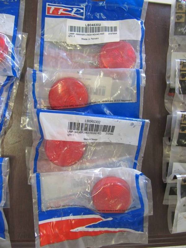 lot 1728 image: 4 NEW Truck Red Side Marker  Clearance Round 2 #21376AA
