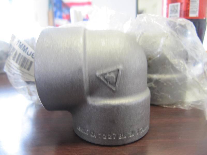 lot 1801 image: NEW  90 Degree 1 ID black forged steel elbow Degree
