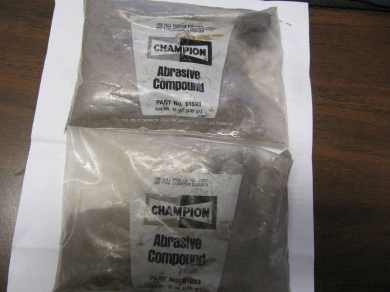 lot 4097 image: LOT OF 2 ABRASIVE COMPOUND PN 91893 (2) 15 OZ BAGS WITH NOZZLES