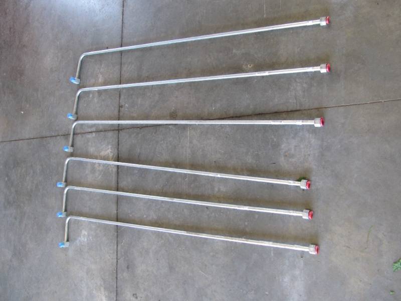 lot 6060 image: 7 JOHN DEERE HYDRULIC LINES 6 PN 0081366612 6 LONG & 1 PN AT450259 74LONG