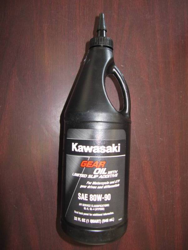lot 6102 image: Kawasaki gear oil with limited slip additives for motorcycle and ATV gear drives and differentials.  SAE 80w-90