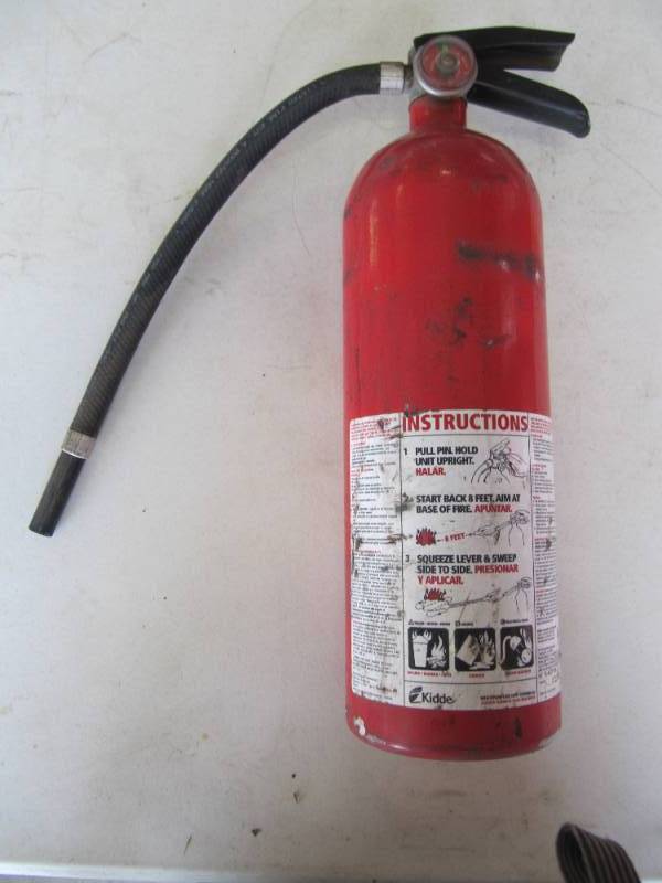lot 6145 image: 8 LB. CHARGED FIRE EXTINGUISHER
