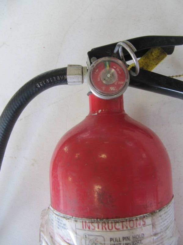 lot 6146 image: 8 LB. CHARGED FIRE EXTINGUISHER