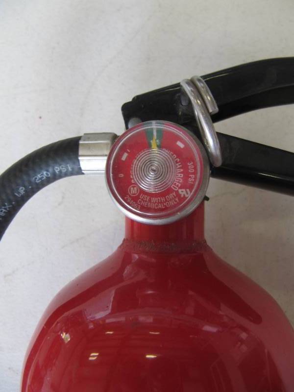 lot 6147 image: 8 LB. CHARGED FIRE EXTINGUISHER