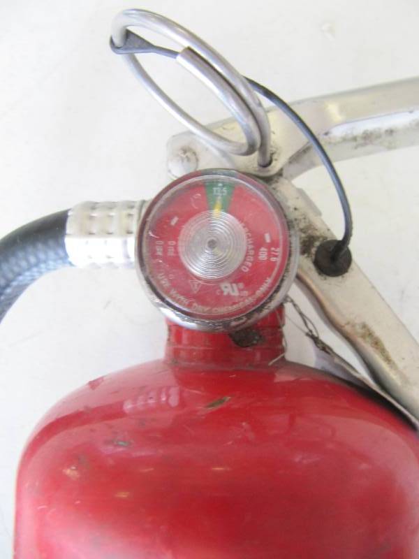 lot 6148 image: 8 LB. CHARGED FIRE EXTINGUISHER