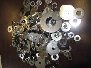 lot 1910 image: 600 ASSORTED FLAT & LOCK WASHERS