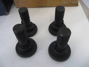 lot 1940 image: 4 NEW BMF BOLTS