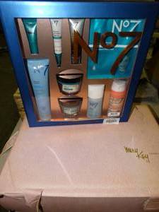 lot 23113 image: No 7 Cosmetics Gift Set & Mary Kay Pink Carrying Case