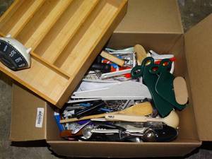 lot 23122 image: Utensils Lot - Kitchen Tools & Silverware