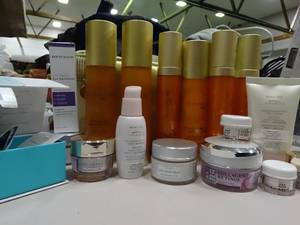 lot 23120 image: Cosmetics Lot - Skin Care - Anti Aging