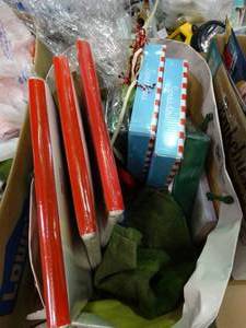 lot 23146 image: Themed Holiday Lot - Tablecloths, decor & more