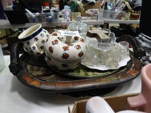 lot 23106 image: Mixed Collection of Home Decor & Kitchen  Cooking Items