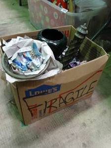 lot 23088 image: Very nice home decor  vases & table top decor - heavy