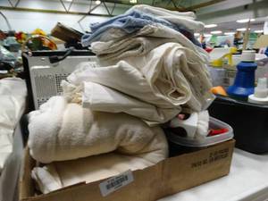lot 23085 image: Lot of Bedding, Hand Towels and Scrub Brushes