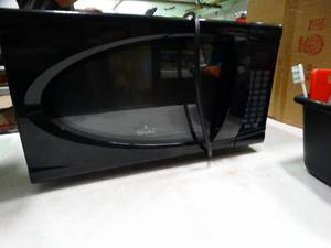 lot 23084 image: Black Rival Microwave