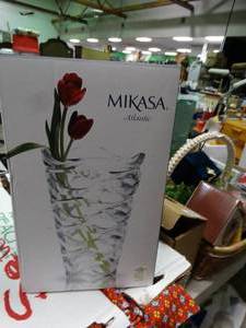 lot 23075 image: Mikasa Atlantic 11 Crystal Vase