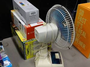 lot 23007 image: Lot of 3 New Kitchen Gadgets and Oscillating Fan