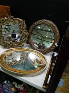lot 23021 image: Lot of Wall Mirrors
