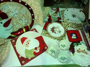 lot 23049 image: Lot of Christmas Themed Plates, Bowls and Platters
