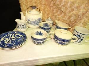lot 23052 image: Lot of Blue and White Tea Dishes