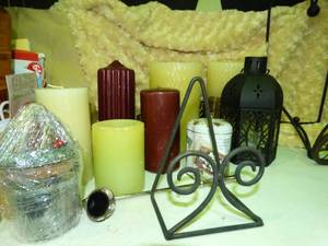 lot 23060 image: Lot of Candles and Home Decor