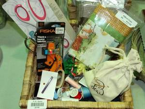 lot 23180 image: Sewing Craft Scissors (NIP) - Pillow Kits - Plus More Sewing Notions