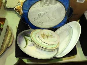 lot 23183 image: Lot of White Plates with Stained Glass Decoration