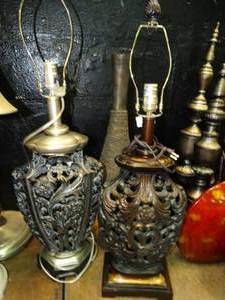 lot 23177 image: Two ornate table lamps & tall ceramic vase