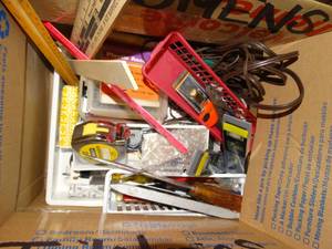lot 23162 image: Levels  Fasteners  Tape measure  Extension Cord  Misc Tools