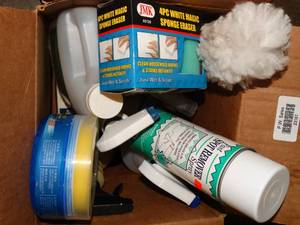 lot 23161 image: Small Box of Household Chemicals
